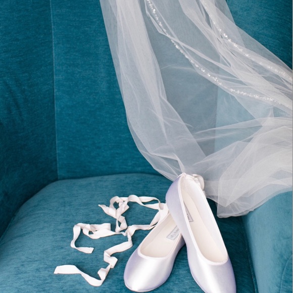 Stunning Wedding Gown! - Picture 7 of 8